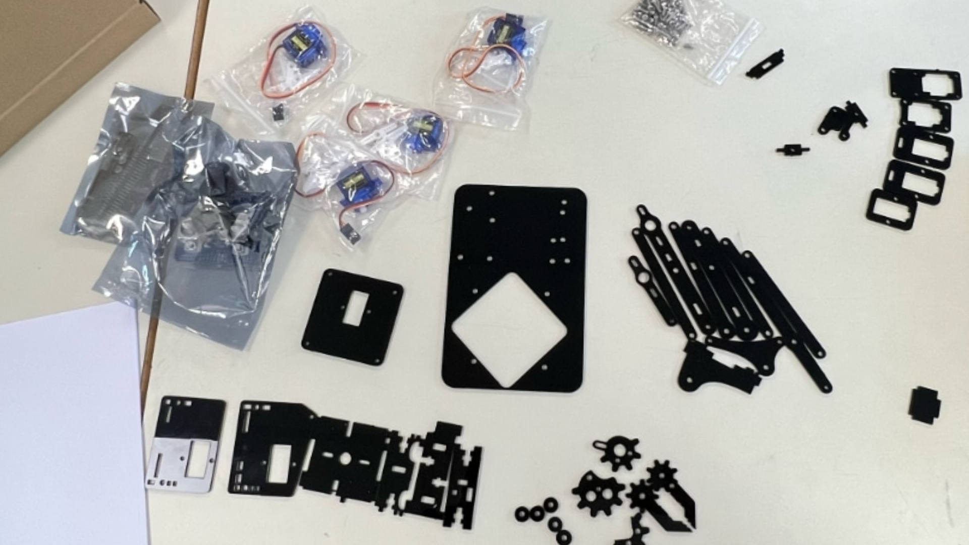 Assemblage d'un bras robotisé en classe