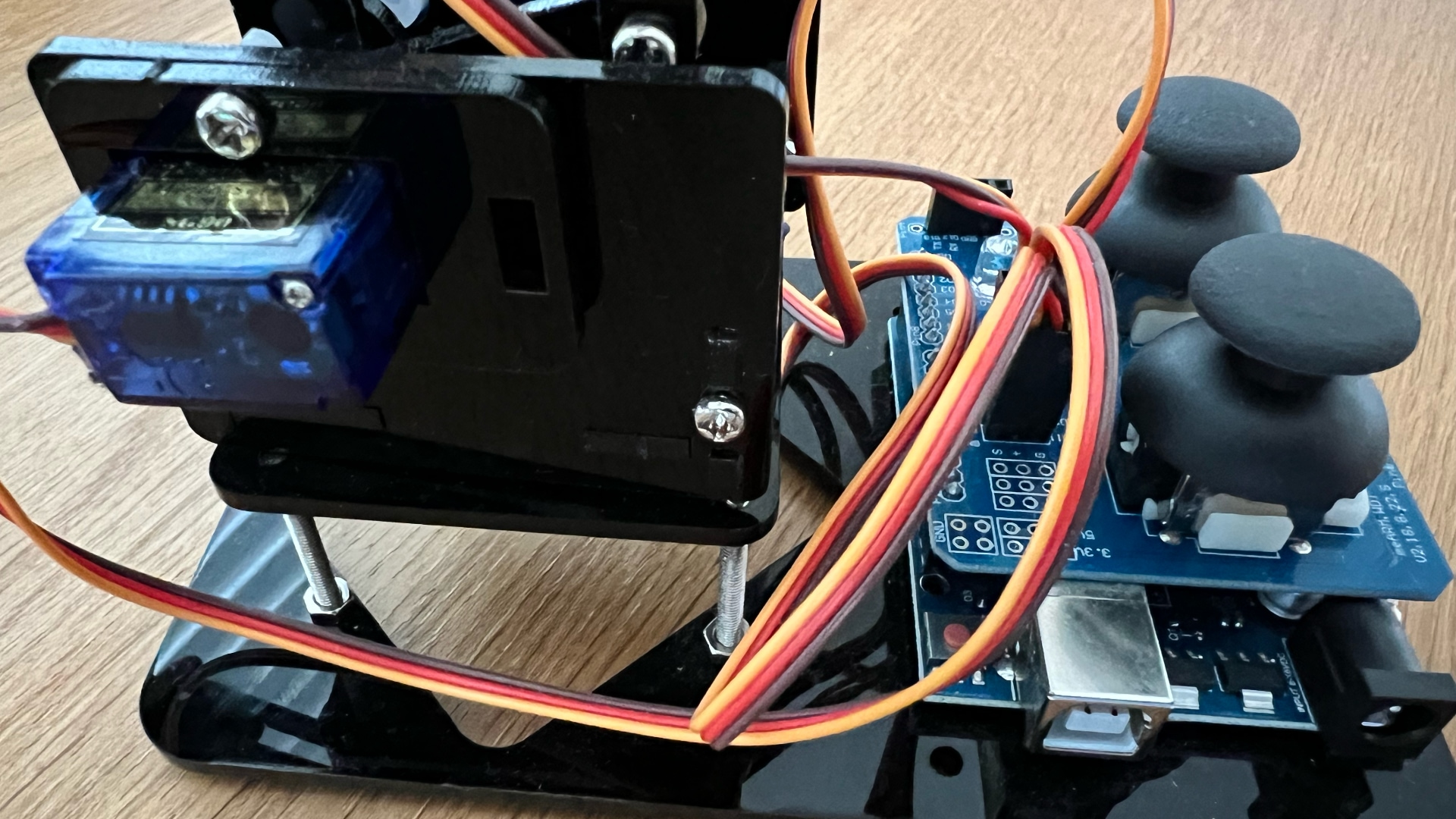 Assemblage d'un bras robotisé en classe